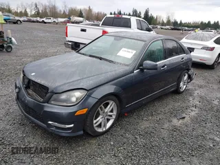 2013 Mercedes-Benz C 250 Sport z VIN WDDGF4HBXDA755303, wystawiony jako IAAI lot #41898828 z przebiegiem 119 836 mil mil oraz . Historia ofert i sprzedaży dostępna na DreamBid. Obrazek 18.