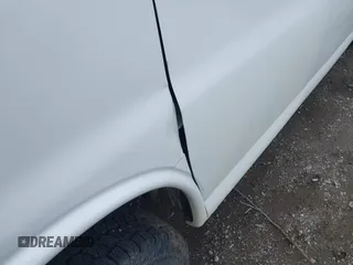 2018 Chevrolet Express Passenger LT z VIN 1GAZGPFG0J1329933, wystawiony jako IAAI lot #42116300 z przebiegiem 114 269 mil mil oraz . Historia ofert i sprzedaży dostępna na DreamBid. Obrazek 18.