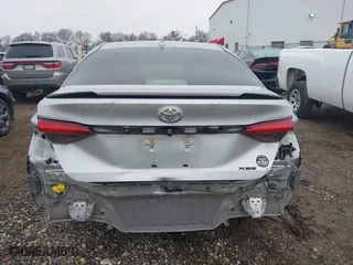 2019 Toyota Avalon XLE with VIN 4T1BZ1FB8KU006035, listed as a IAAI auction lot 41591179 with 111,917 mi miles. Bid and sale history available at carsss.com. Image 17.