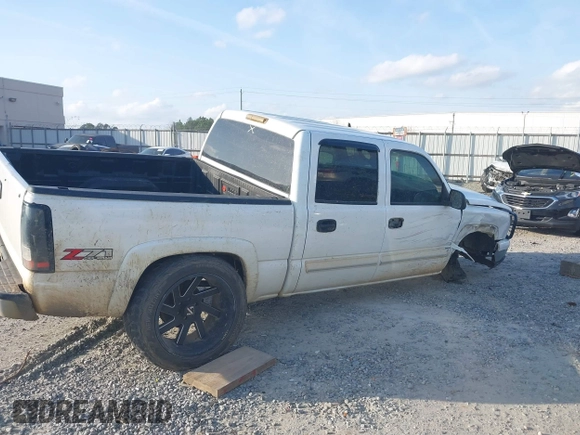 2006 Chevrolet Silverado 1500 LT1 with VIN 2GCEK13T861144372, listed as a IAAI auction lot 41564008 with 295,445 mi miles. Bid and sale history available at carsss.com. Image 14.