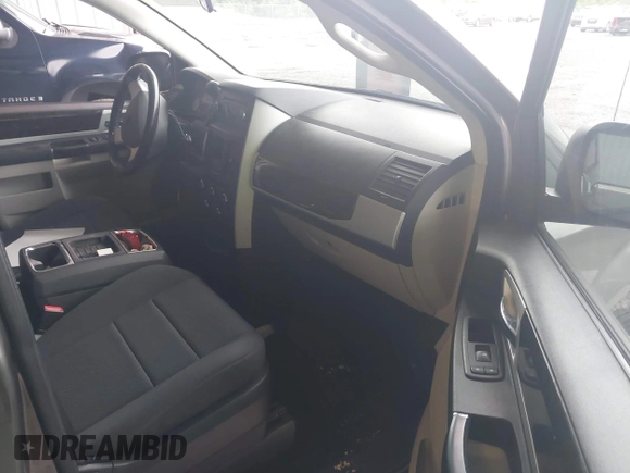 2010 Dodge Grand Caravan SXT z VIN 2D4RN5D11AR220105, wystawiony jako IAAI lot #42299610 z przebiegiem 223 842 mil mil oraz . Historia ofert i sprzedaży dostępna na DreamBid. Obrazek 5.