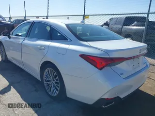 2019 Toyota Avalon XLE with VIN 4T1BZ1FB8KU030044, listed as a IAAI auction lot 41436242 with 56,261 mi miles and . Bid and sale history available at carsss.com. Image 3.