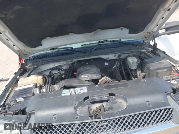 2006 Chevrolet Silverado 3500 SRW Wrk Trk z VIN 1GCHK34U36E213547, wystawiony jako IAAI lot #42521595 z przebiegiem 202 693 mil mil oraz . Historia ofert i sprzedaży dostępna na DreamBid. Obrazek 10.