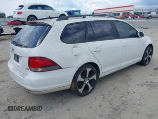 2011 Volkswagen Jetta SE with VIN 3VWPX7AJ5BM601475, listed as a IAAI auction lot 42633458 with Not provided miles and . Bid and sale history available at DreamBid. Image 4.
