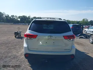 2019 Toyota Highlander SE with VIN 5TDJZRFH3KS626556, listed as a IAAI auction lot 39958875 with 75,053 mi miles. Bid and sale history available at carsss.com. Image 17.