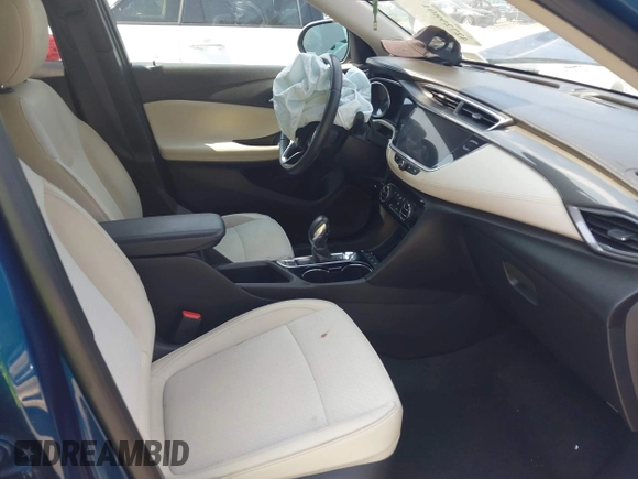 2021 Buick Encore GX Select z VIN KL4MMESL8MB090268, wystawiony jako IAAI lot #42729801 z przebiegiem 27 516 mil mil oraz . Historia ofert i sprzedaży dostępna na DreamBid. Obrazek 5.