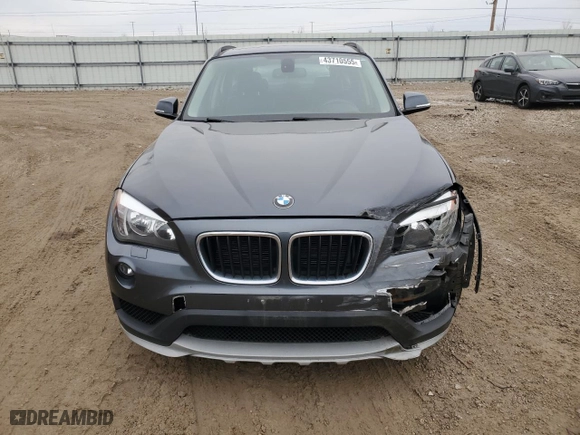 2015 BMW X1 xDrive28i with VIN WBAVL1C52FVY26870, listed as a Copart auction lot 43710555 with 0 mi miles and Salvage Title. Bid and sale history available at carsss.com. Image 5.