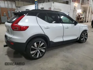 2021 Volvo XC40 with VIN YV4ED3UR3M2533813, listed as a Copart auction lot 52791125 with 32,111 mi miles and Salvage title. Bid and sale history available at DreamBid. Image 3.