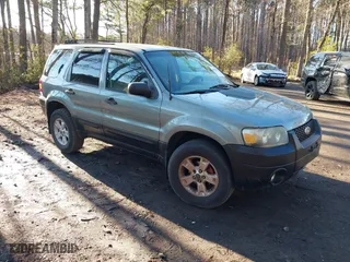 2007 Ford Escape XLT with VIN 1FMYU03147KA04848, listed as a IAAI auction lot 41699837 with 170,356 mi miles. Bid and sale history available at carsss.com. Image 1.