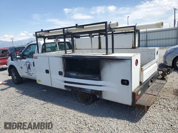 2015 Ford F-350 XL with VIN 1FDRF3GT3FEC27665, listed as a Copart auction lot 63334995 with 181,562 mi miles and Clean title. Bid and sale history available at DreamBid. Image 2.