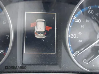 2017 Toyota RAV4 LE z VIN 2T3ZFREV2HW355371, wystawiony jako IAAI lot #42246996 z przebiegiem Nie podano mil oraz . Historia ofert i sprzedaży dostępna na DreamBid. Obrazek 14.