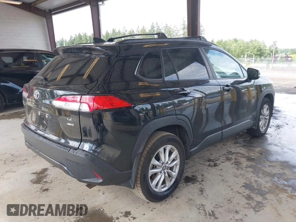 2023 Toyota Corolla Cross LE z VIN 7MUCAABG9PV051438, wystawiony jako IAAI lot #42538566 z przebiegiem 82 437 mil mil oraz . Historia ofert i sprzedaży dostępna na DreamBid. Obrazek 4.