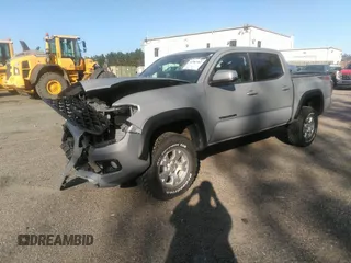 2020 Toyota Tacoma SR5 z VIN 3TMCZ5AN6LM330074, wystawiony jako IAAI lot #41982461 z przebiegiem 43 756 mil mil oraz . Historia ofert i sprzedaży dostępna na DreamBid. Obrazek 18.