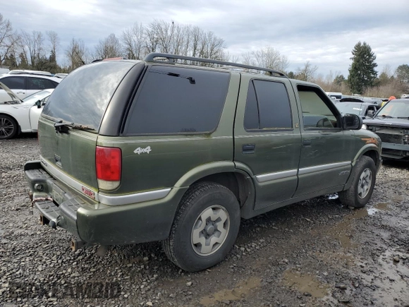 2001 GMC Jimmy SLE with VIN 1GKDT13W912219905, listed as a Copart auction lot 45172185 with 0 mi miles and Salvage Title. Bid and sale history available at carsss.com. Image 3.