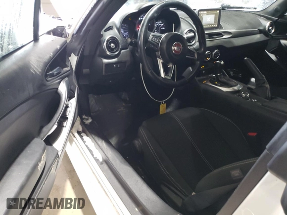 2017 FIAT 124 Spider Lusso z VIN JC1NFAEK5H0106151, wystawiony jako Copart lot #88738865 z przebiegiem 81 333 mil mil oraz Szkoda całkowita • Salvage title. Historia ofert i sprzedaży dostępna na DreamBid. Obrazek 8.