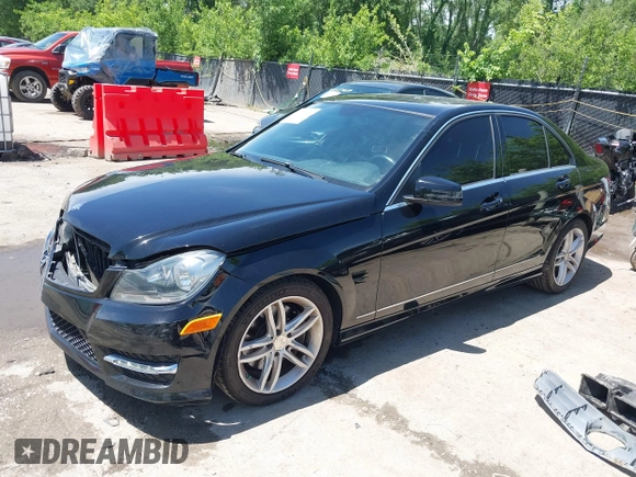 2013 Mercedes-Benz C 300 Sport z VIN WDDGF8AB0DR292722, wystawiony jako IAAI lot #42270735 z przebiegiem 113 119 mil mil oraz . Historia ofert i sprzedaży dostępna na DreamBid. Obrazek 19.