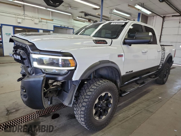 2020 Ram 2500 Power Wagon z VIN 3C6TR5EJ5LG126296, wystawiony jako Copart lot #57616555 z przebiegiem 67 960 mil mil oraz Szkoda całkowita • Salvage title. Historia ofert i sprzedaży dostępna na DreamBid. Obrazek 1.