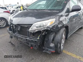 2018 Toyota Sienna SE with VIN 5TDXZ3DC1JS953289, listed as a IAAI auction lot 41525385 with 63,450 mi miles and . Bid and sale history available at DreamBid. Image 6.