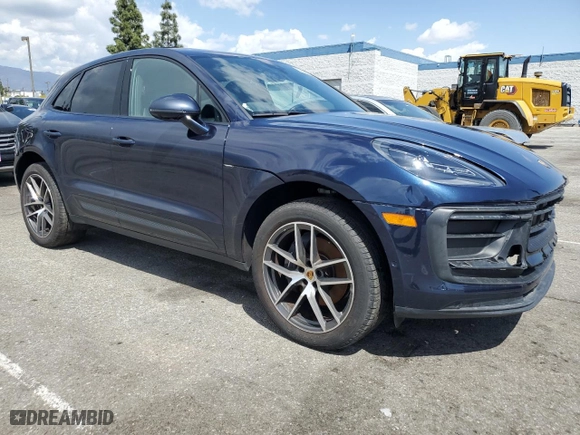 2022 Porsche Macan with VIN WP1AA2A51NLB06422, listed as a Copart auction lot 52024635 with 8,090 mi miles and Salvage Title. Bid and sale history available at carsss.com. Image 4.