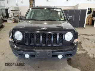2014 Jeep Patriot Latitude z VIN 1C4NJRFB8ED647617, wystawiony jako Copart lot #53063505 z przebiegiem 139 132 mil mil oraz Szkoda całkowita • Salvage title. Historia ofert i sprzedaży dostępna na DreamBid. Obrazek 5.