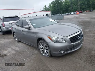 2013 Infiniti M z VIN JN1BY1AR0DM601303, wystawiony jako IAAI lot #42524000 z przebiegiem Nie podano mil oraz . Historia ofert i sprzedaży dostępna na DreamBid. Obrazek 1.