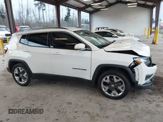 2019 Jeep Compass Limited with VIN 3C4NJCCB4KT675857, listed as a IAAI auction lot 41533156 with 59,832 mi miles. Bid and sale history available at carsss.com. Image 13.