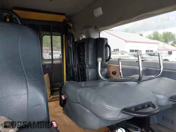 2006 Ford Econoline Passenger XL with VIN 1FBSS31L86HA07841, listed as a IAAI auction lot 42398151 with Not provided miles and . Bid and sale history available at DreamBid. Image 8.