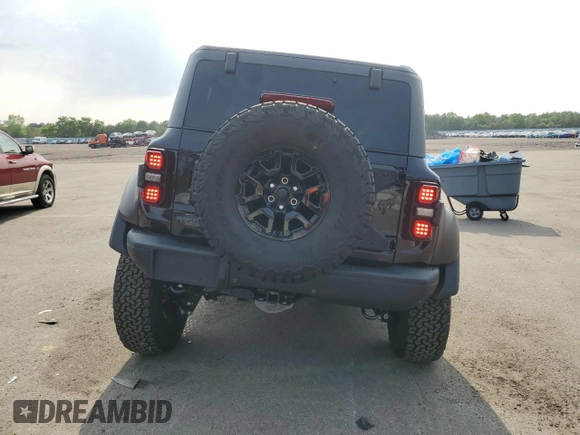 2023 Ford Bronco Raptor с VIN 1FMEE5JR6PLB79862, выставлен на аукционе Copart как лот 59628905 с пробегом 5 382 миль миль и Списание • Salvage title. История ставок и продаж доступна на DreamBid. Изображение 6.