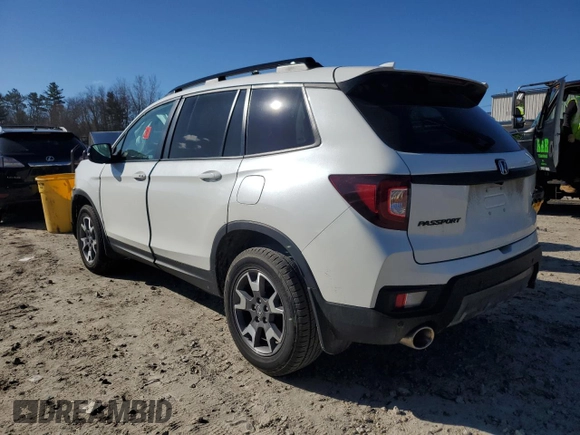 2022 Honda Passport TrailSport with VIN 5FNYF8H61NB013535, listed as a Copart auction lot 50949555 with 45,172 mi miles and Clean title. Bid and sale history available at DreamBid. Image 2.