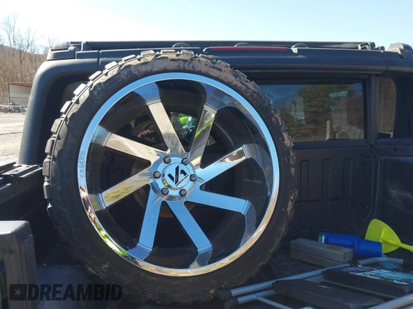 2005 Hummer H2 SUT with VIN 5GRGN22U85H107090, listed as a IAAI auction lot 41514241 with 202,119 mi miles. Bid and sale history available at carsss.com. Image 12.