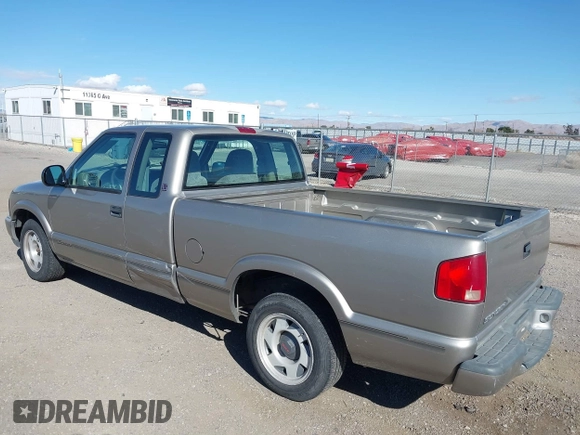 1998 GMC Sonoma SLS with VIN 1GTCS1947WK513245, listed as a IAAI auction lot 41523714 with 158,697 mi miles. Bid and sale history available at carsss.com. Image 3.