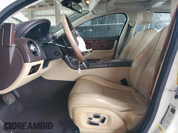 2013 Jaguar XJ Portfolio с VIN SAJWJ2GD4D8V47695, выставлен на аукционе Copart как лот 44997315 с пробегом 195 810 миль миль и Списание • Salvage title. История ставок и продаж доступна на DreamBid. Изображение 7.