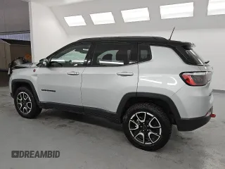 2025 Jeep Compass Trailhawk с VIN 3C4NJDDN4ST523821, выставлен на аукционе Copart как лот 61833225 с пробегом 22 208 миль миль и Чистый • Clean title. История ставок и продаж доступна на DreamBid. Изображение 2.
