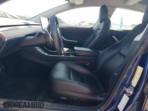 2020 Tesla Model 3 Long Range z VIN 5YJ3E1EB7LF647614, wystawiony jako Copart lot #51316115 z przebiegiem 54 917 mil mil oraz Szkoda całkowita • Salvage title. Historia ofert i sprzedaży dostępna na DreamBid. Obrazek 7.