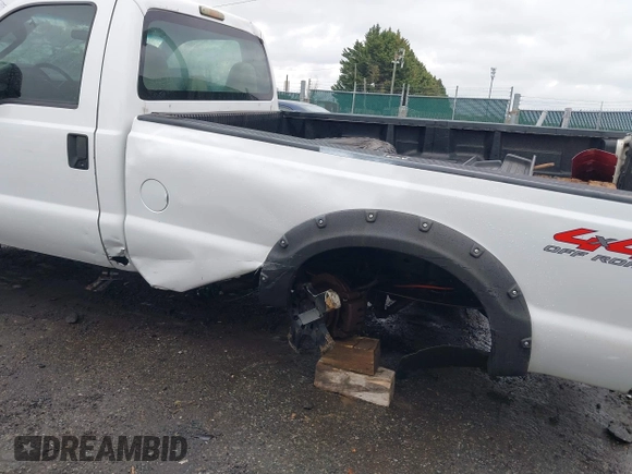 2008 Ford F-250 XL z VIN 1FTSF21RX8EE28091, wystawiony jako IAAI lot #41854496 z przebiegiem 221 483 mil mil oraz . Historia ofert i sprzedaży dostępna na DreamBid. Obrazek 6.
