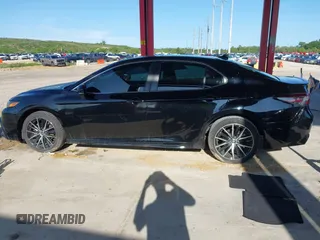 2023 Toyota Camry SE z VIN 4T1G11AKXPU747251, wystawiony jako IAAI lot #42388819 z przebiegiem 39 542 mil mil oraz . Historia ofert i sprzedaży dostępna na DreamBid. Obrazek 14.