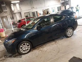 2016 Scion iA z VIN 3MYDLBZV5GY146138, wystawiony jako IAAI lot #42303472 z przebiegiem 29 289 mil mil oraz . Historia ofert i sprzedaży dostępna na DreamBid. Obrazek 2.