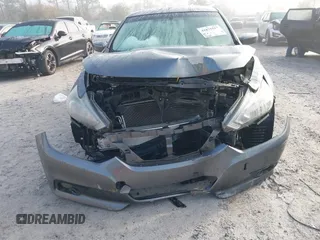 2018 Nissan Altima 2.5 SR with VIN 1N4AL3AP3JC251822, listed as a IAAI auction lot 41875517 with 135,808 mi miles. Bid and sale history available at carsss.com. Image 6.