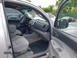 2006 Toyota Tacoma z VIN 5TETX22N26Z178272, wystawiony jako IAAI lot #42359672 z przebiegiem 414 561 mil mil oraz . Historia ofert i sprzedaży dostępna na DreamBid. Obrazek 5.
