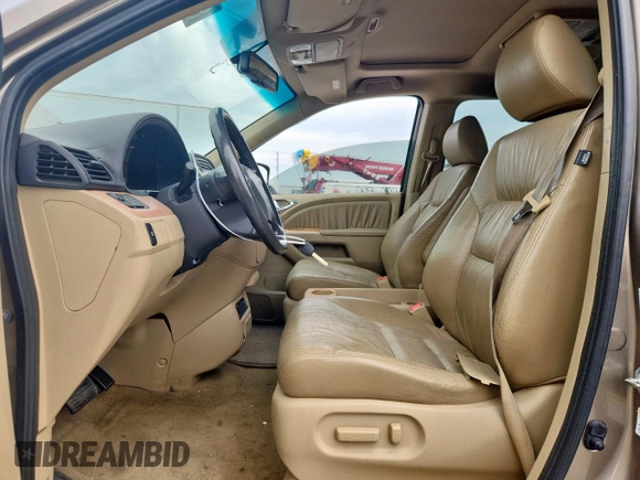 2008 Honda Odyssey EX-L z VIN 5FNRL38718B402236, wystawiony jako Copart lot #59355585 z przebiegiem 131 558 mil mil oraz Czysty tytuł • Clean title. Historia ofert i sprzedaży dostępna na DreamBid. Obrazek 7.