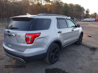 2017 Ford Explorer XLT z VIN 1FM5K8DH3HGB03300, wystawiony jako IAAI lot #40978498 z przebiegiem 94 665 mil mil oraz . Historia ofert i sprzedaży dostępna na DreamBid. Obrazek 4.