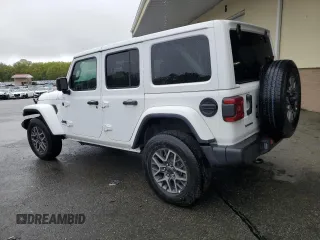 2025 Jeep Wrangler Sahara z VIN 1C4PJXEN6SW546780, wystawiony jako Copart lot #55800685 z przebiegiem 6 063 mil mil oraz Czysty tytuł • Clean title. Historia ofert i sprzedaży dostępna na DreamBid. Obrazek 2.