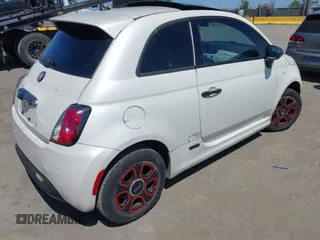 2015 FIAT 500e с VIN 3C3CFFGE9FT507138, выставлен на аукционе IAAI как лот 42625560 с пробегом 45 930 миль миль и . История ставок и продаж доступна на DreamBid. Изображение 4.