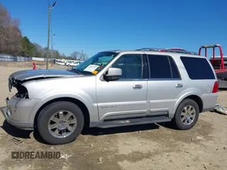 2004 Lincoln Navigator Luxury z VIN 5LMFU27R34LJ05952, wystawiony jako IAAI lot #41853172 z przebiegiem 268 889 mil mil oraz . Historia ofert i sprzedaży dostępna na DreamBid. Obrazek 15.