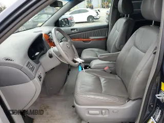 2010 Toyota Sienna XLE z VIN 5TDDK4CC2AS033041, wystawiony jako Copart lot #49240585 z przebiegiem 171 315 mil mil oraz Czysty tytuł • Clean title. Historia ofert i sprzedaży dostępna na DreamBid. Obrazek 7.