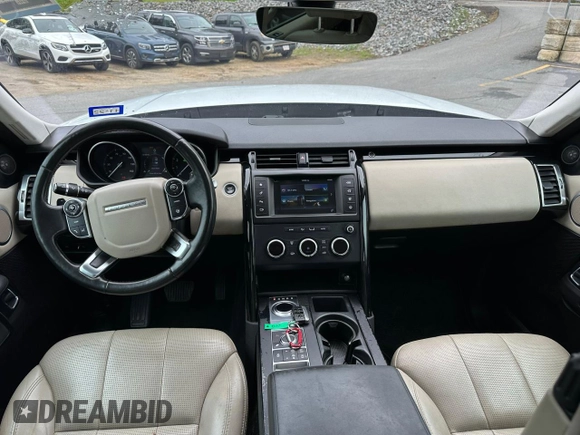 2017 Land Rover Discovery SE z VIN SALRGBBVXHA045789, wystawiony jako Copart lot #61727255 z przebiegiem 141 285 mil mil oraz Czysty tytuł • Clean title. Historia ofert i sprzedaży dostępna na DreamBid. Obrazek 5.