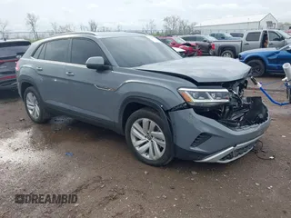 2022 Volkswagen Atlas SE z VIN 1V2KE2CA9NC205556, wystawiony jako IAAI lot #41944653 z przebiegiem 25 948 mil mil oraz . Historia ofert i sprzedaży dostępna na DreamBid. Obrazek 1.