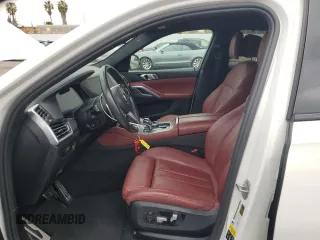 2022 BMW X6 xDrive40i z VIN 5UXCY6C08N9J21980, wystawiony jako Copart lot #48819745 z przebiegiem 24 431 mil mil oraz Szkoda całkowita • Salvage title. Historia ofert i sprzedaży dostępna na DreamBid. Obrazek 7.