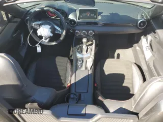 2017 FIAT 124 Spider Elaborazione Abarth z VIN JC1NFAEK1H0118751, wystawiony jako Copart lot #74992314 z przebiegiem 74 521 mil mil oraz Szkoda całkowita • Salvage title. Historia ofert i sprzedaży dostępna na DreamBid. Obrazek 8.