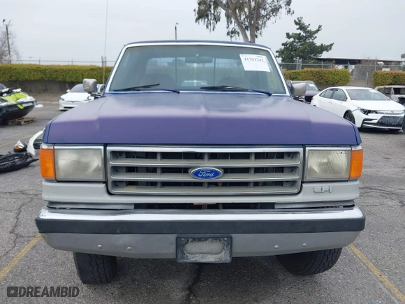 1989 Ford F-250 HD with VIN 1FTHX25G6KKA13830, listed as a IAAI auction lot 41701242 with 1,846 mi miles. Bid and sale history available at carsss.com. Image 13.